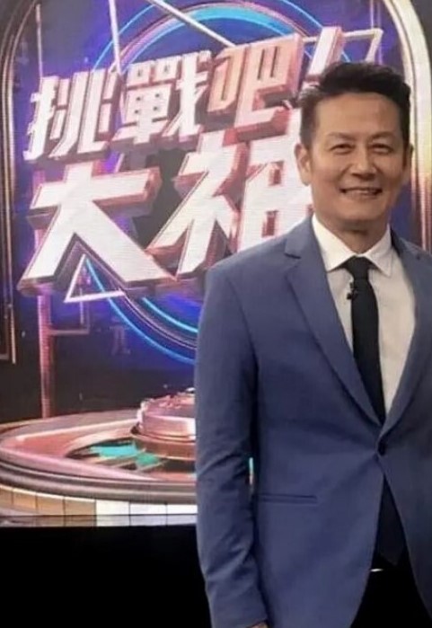 淫荡指数10分叼着内裤被后入道具爆菊双洞齐插操到高潮翻白眼20CM假屌菊花整根插入 - 无码影片库